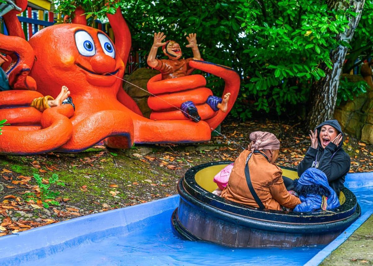 Wild Acre Village At Sundown Adventureland Retford Exteriér fotografie