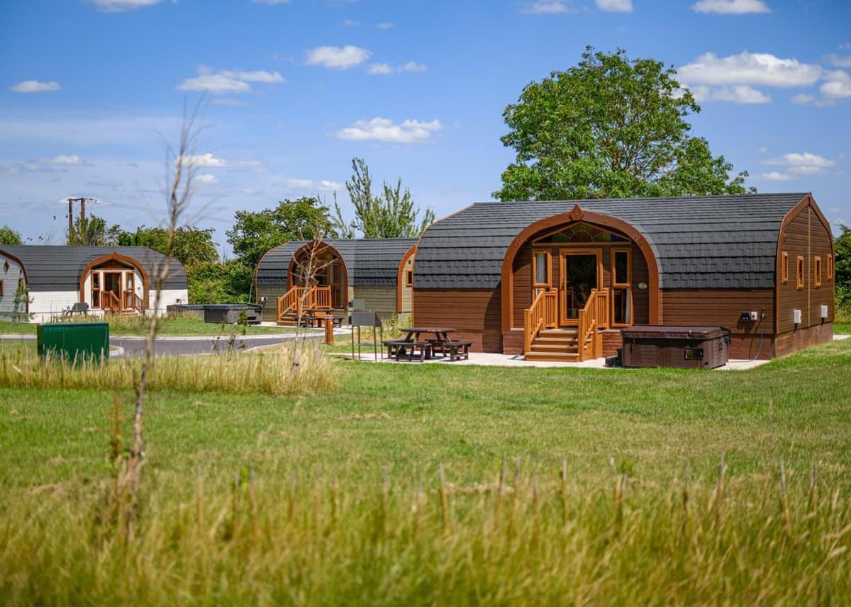 Wild Acre Village At Sundown Adventureland Retford Exteriér fotografie