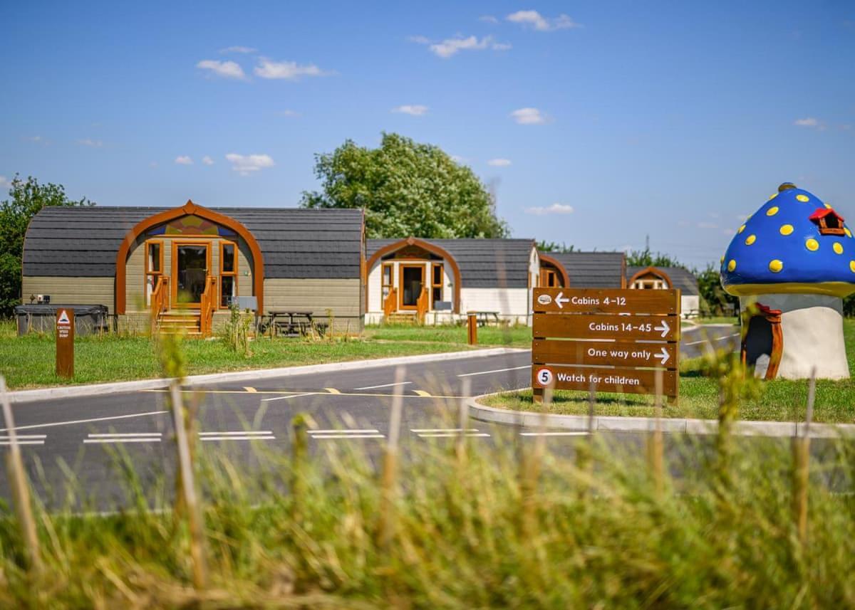 Wild Acre Village At Sundown Adventureland Retford Exteriér fotografie
